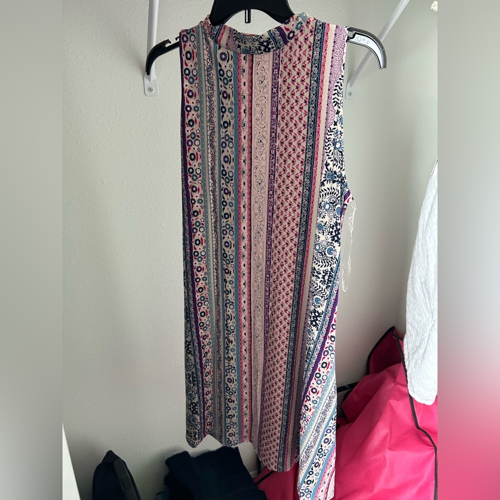 Pink pattern dress - Picture 3 of 3